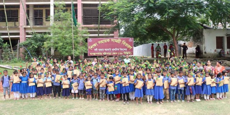বিজিবির শিক্ষা উপকরণ পেল বলিপাড়ায় ২৭০ শিক্ষার্থী