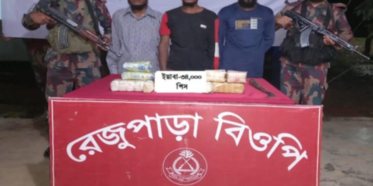 বান্দরবান সীমান্তে ফের ৩৪ হাজার ইয়াবাসহ ৩ রোহিঙ্গা আটক