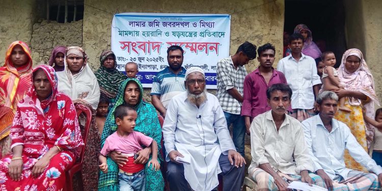 লামায় জমি জবরদখল ও মিথ্যা মামলার ষড়যন্ত্রের প্রতিবাদে সংবাদ সম্মেলন