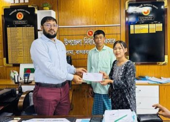 লামার ছাইনুমে মারমার পাশে দাঁড়ালেন লামার ইউএনও
