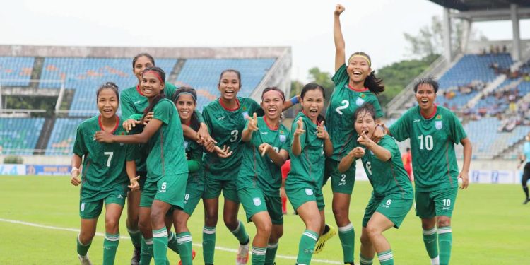 ঋতুপর্ণার জোড়া গোলে এশিয়ান কাপে এক পা বাংলাদেশের