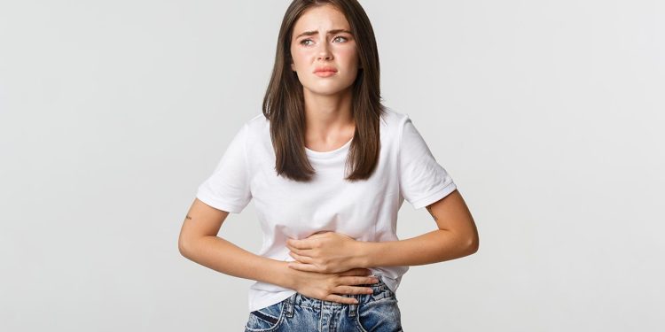 বর্ষায় পেট ফাঁপার সমস্যা দূর করতে যা খাবেন