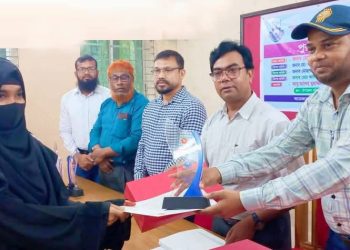 আলীকদমে কৃতি শিক্ষার্থীদের মাঝে সম্মাননা ও আর্থিক অনুদান বিতরণ