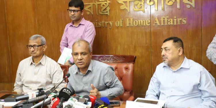 তফসিলের আগে এসপি-ওসিদের বদলি হবে লটারির মাধ্যমে: স্বরাষ্ট্র উপদেষ্টা