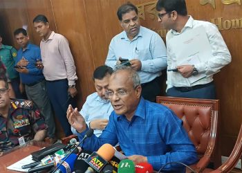 ঢাকার বাইরে এখনো মব জাস্টিস চলছে : স্বরাষ্ট্র উপদেষ্টা