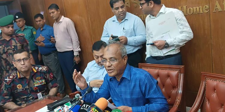 ঢাকার বাইরে এখনো মব জাস্টিস চলছে : স্বরাষ্ট্র উপদেষ্টা