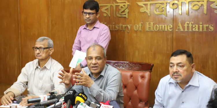 নির্বাচনে ৪৭ হাজার কেন্দ্রে দেওয়া হবে বডি ক্যামেরা : স্বরাষ্ট্র উপদেষ্টা