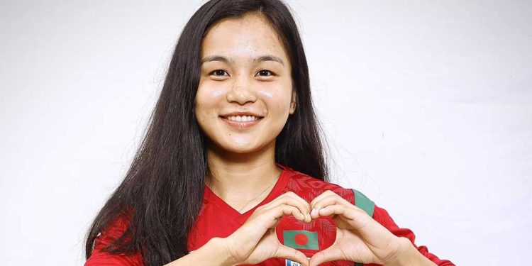 ফুটবলার ঋতুপর্ণার জন্য বিসিবির উপহার একটি বাড়ি