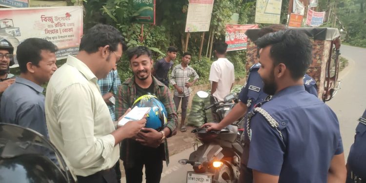 লামায় সড়কে শৃঙ্খলা ফেরাতে মোবাইল কোর্ট অভিযান