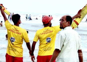 প্রকল্পের মেয়াদ শেষ, কক্সবাজার সৈকতে বন্ধ হচ্ছে ‘লাইফ গার্ড’ সেবা