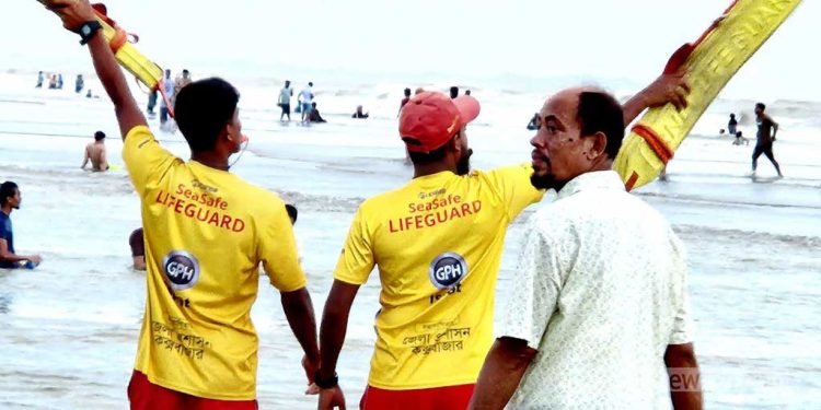 প্রকল্পের মেয়াদ শেষ, কক্সবাজার সৈকতে বন্ধ হচ্ছে ‘লাইফ গার্ড’ সেবা