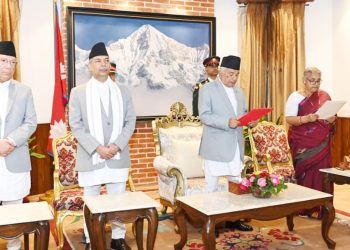 শপথ নিলেন নেপালের নতুন প্রধানমন্ত্রী, ছয় মাসের মধ্যে দিতে হবে নির্বাচন