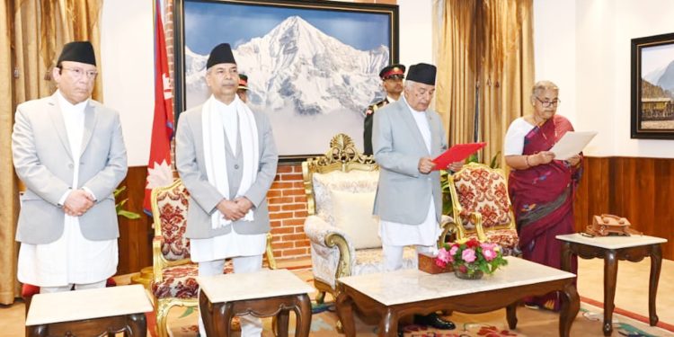 শপথ নিলেন নেপালের নতুন প্রধানমন্ত্রী, ছয় মাসের মধ্যে দিতে হবে নির্বাচন