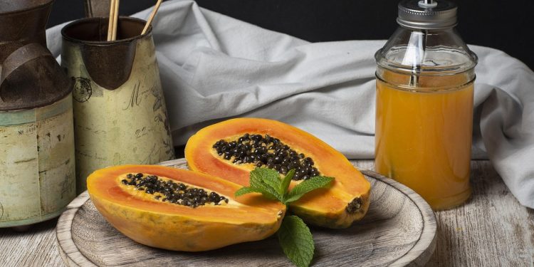 রাতে পেঁপে খেলে কী হয়?