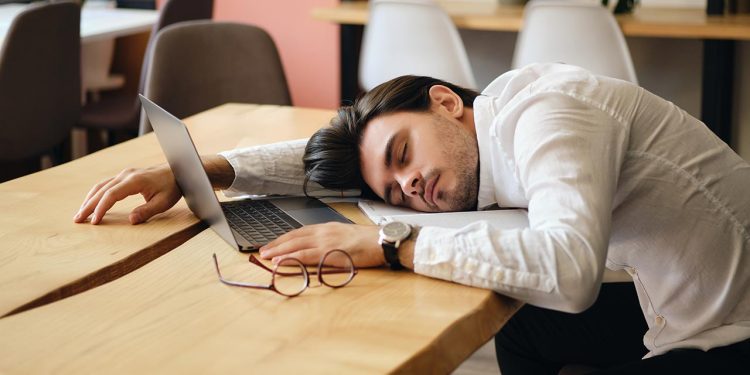 দিনের বেলা ঘুম কি ক্ষতিকর?