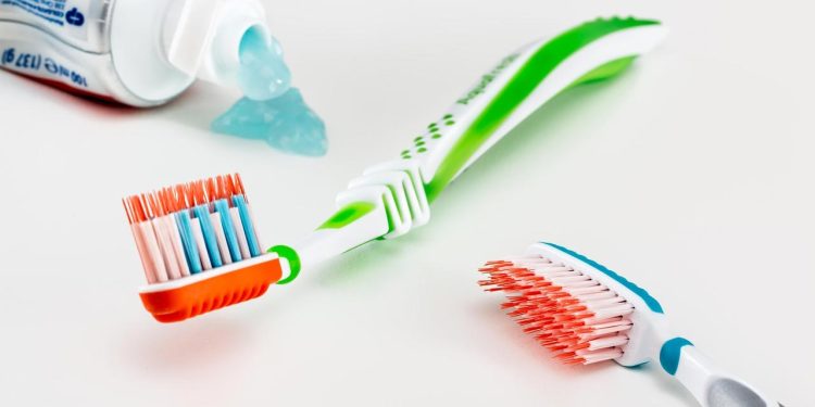 দাঁত ভালো রাখতে কখন ব্রাশ করতে হবে