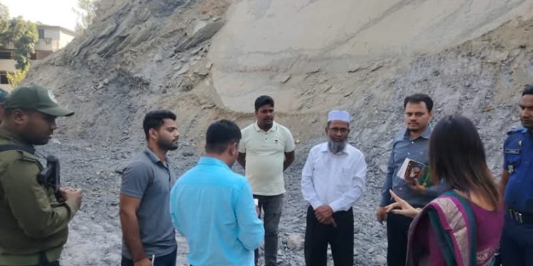 বান্দরবানে পাহাড় কাটায় প্রশাসনের অভিযান ও জরিমানা