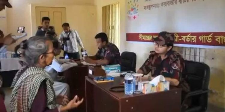 নাইক্ষ‍্যংছড়ি সীমান্তে ৩৪ বিজিবি,র চিকিৎসা ও উপহার বিতরণ