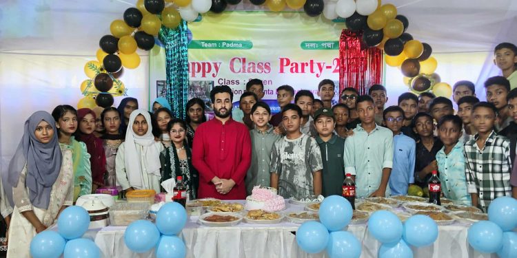 রামুতে উৎসবমুখর আনন্দে বাঁকখালী উচ্চ বিদ্যালয়ের ক্লাস পার্টি অনুষ্ঠিত