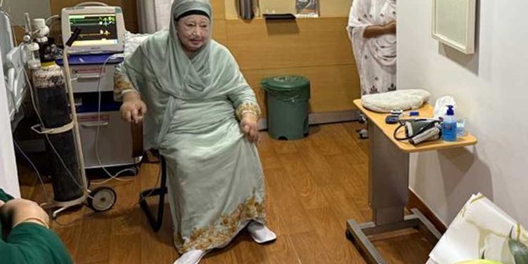 খালেদা জিয়ার চিকিৎসায় হাসপাতালে চীনা বিশেষজ্ঞ দল