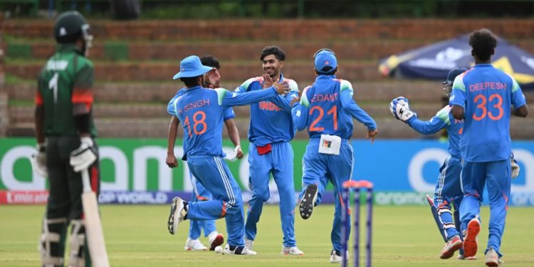 বৃষ্টিতে বাড়তি সুবিধা পেল ভারত, হারল বাংলাদেশ