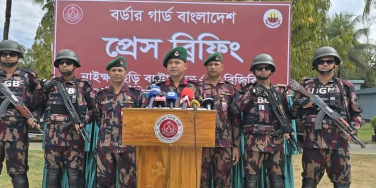 বান্দরবানে ১৫৮ কেন্দ্র ঝুঁকিপূর্ণ: ১১ কেন্দ্রে হেলিকপটারে যাবে নির্বাচনী সরঞ্জাম