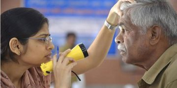 বিশ্বে ৯ কোটি ৪০ লাখের বেশি মানুষের চোখে ছানি