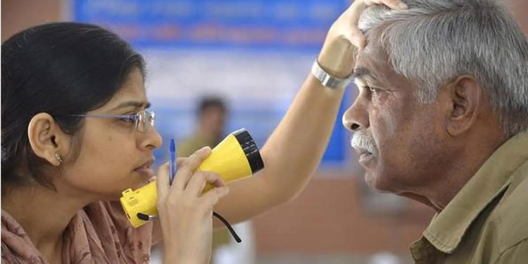 বিশ্বে ৯ কোটি ৪০ লাখের বেশি মানুষের চোখে ছানি