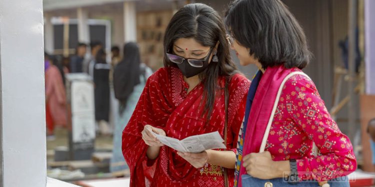 দ্বিতীয় দিনেই জমে উঠছে একুশে বইমেলা