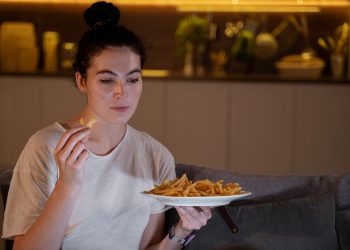 বেশি রাতে খাওয়া বন্ধ করলে শরীরে যা ঘটে