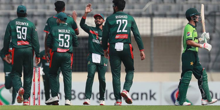 রোমাঞ্চকর লড়াইয়ে পাকিস্তানকে হারিয়ে সিরিজ জিতল বাংলাদেশ