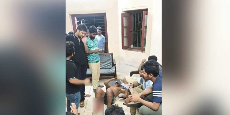 ঢাবিতে পিটিয়ে হত্যা: ২২ আসামিকে গ্রেপ্তারে পরোয়ানা