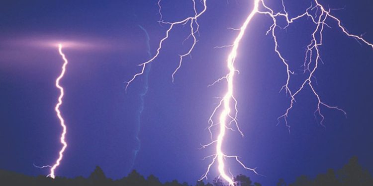 বজ্রপাতে ৮ জেলায় ১৫ জনের মৃত্যু