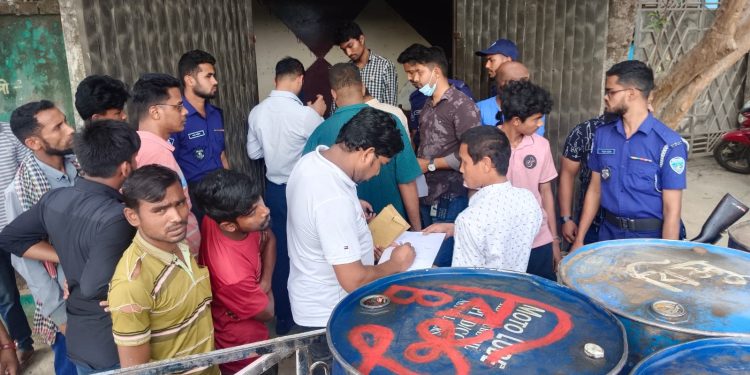 বান্দরবানে জ্বালানি তেলের মূল্য তালিকা না থাকায় জরিমানা