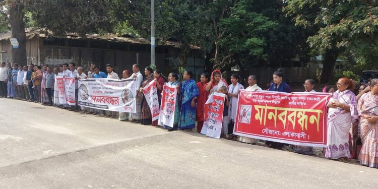 রামুতে বৃদ্ধকে জবাই করে হত্যা : জড়িতদের দৃষ্টান্তমূলক শাস্তির দাবিতে মানববন্ধন