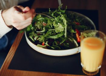 যেসব খাবার কিডনিতে পাথর তৈরি করে