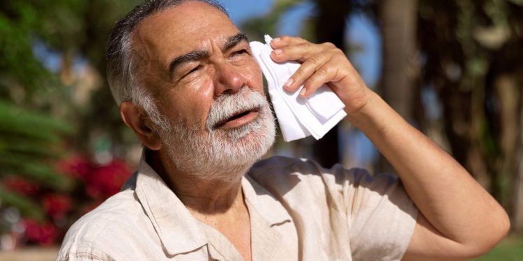 হিট স্ট্রোক প্রতিরোধে কী খাবেন?