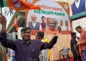 পশ্চিমবঙ্গে নিরঙ্কুশ সংখ্যাগরিষ্ঠতা অর্জন, সরকার গঠন করছে বিজেপি