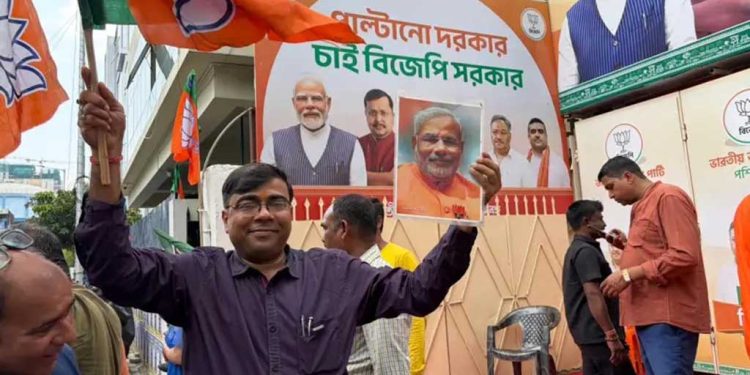 পশ্চিমবঙ্গে নিরঙ্কুশ সংখ্যাগরিষ্ঠতা অর্জন, সরকার গঠন করছে বিজেপি