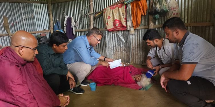 প্রতিবন্ধী ও অসুস্থ আলম শাইরের পাশে বৌদ্ধ সুরক্ষা পরিষদ