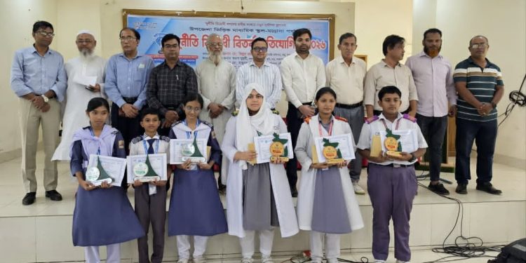 রামুতে দুর্নীতি বিরোধী বিতর্ক প্রতিযোগিতা অনুষ্ঠিত : রামু ক্যান্টনমেন্ট ইংলিশ স্কুল এন্ড কলেজ বিতার্কিক দল চ্যাম্পিয়ন