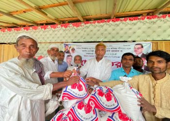 বমু বিলছড়িতে সাবেক চেয়ারম্যান আব্দুল মতলব এর ত্রাণ পেল ৬০০ পরিবার