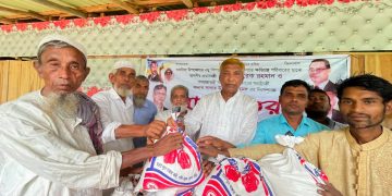বমু বিলছড়িতে সাবেক চেয়ারম্যান আব্দুল মতলব এর ত্রাণ পেল ৬০০ পরিবার