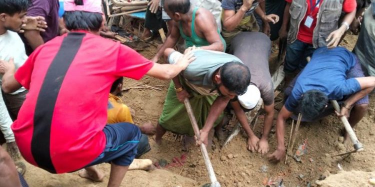 উখিয়ায় পাহাড়ধসের ঘটনায় নিহত বেড়ে ৮, জীবিত উদ্ধার ১৪