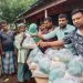 পশ্চিম পাড়াতে মোহাম্মদ টিপুর উদ্যোগে ত্রাণ সামগ্রী বিতরণ