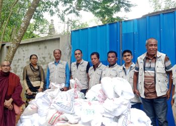 চকরিয়ায় বন্যা দুর্গতদের পাশে কক্সবাজার জেলা বৌদ্ধ সুরক্ষা পরিষদ