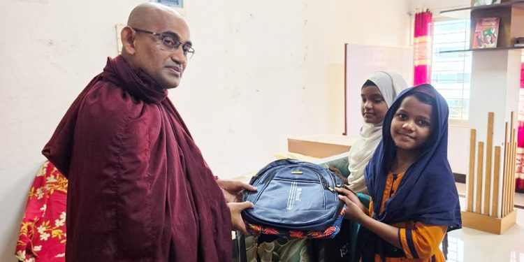 একটি মানবিক সংবাদে দৃষ্টি প্রতিবন্ধী রোকেয়ার পরিবার পেল আশার আলো