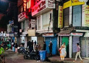 রাত ৮টার মধ্যে দোকানপাট বন্ধ করার নির্দেশনা