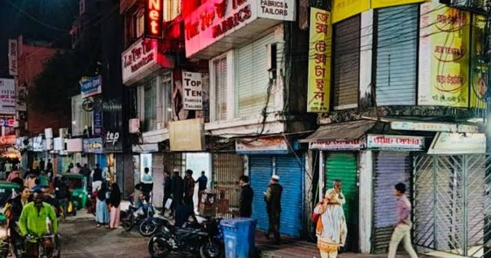 রাত ৮টার মধ্যে দোকানপাট বন্ধ করার নির্দেশনা