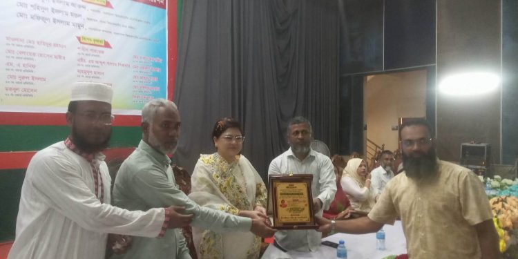 গাজীপুরে কেজি স্কুল শিক্ষার্থীদের খেলাধুলায় জার্সি ও বল বিতরণ